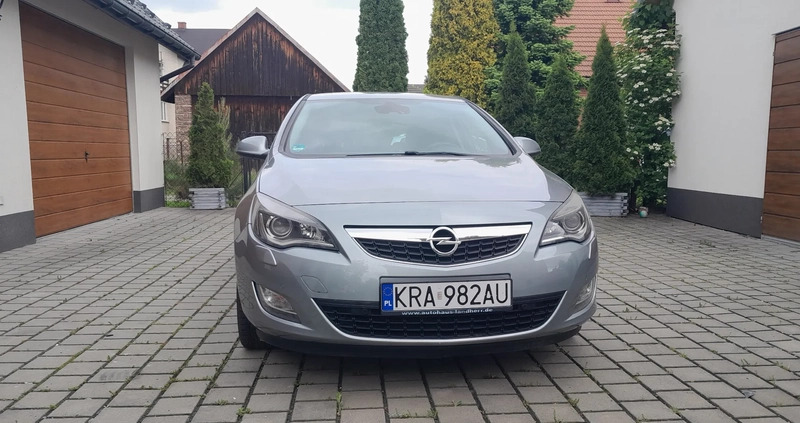 Opel Astra cena 26900 przebieg: 213000, rok produkcji 2010 z Sułkowice małe 301